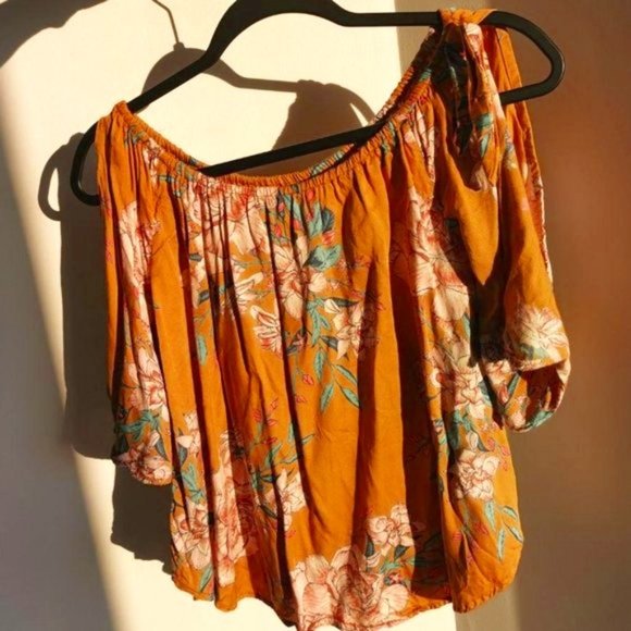 NWOT Billabong S off shoulder top - Picture 3 of 3